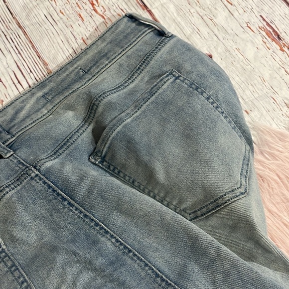 NYDJ Not Your Daughter's Thighshaper Straight Crop High Rise Jeans - Picture 9 of 9